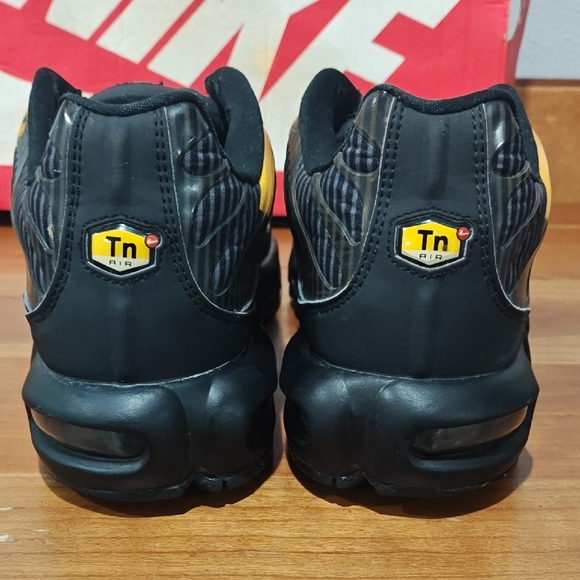 Nike Air Max Plus 'Mercurial Black Orange' - Picture 10 of 16